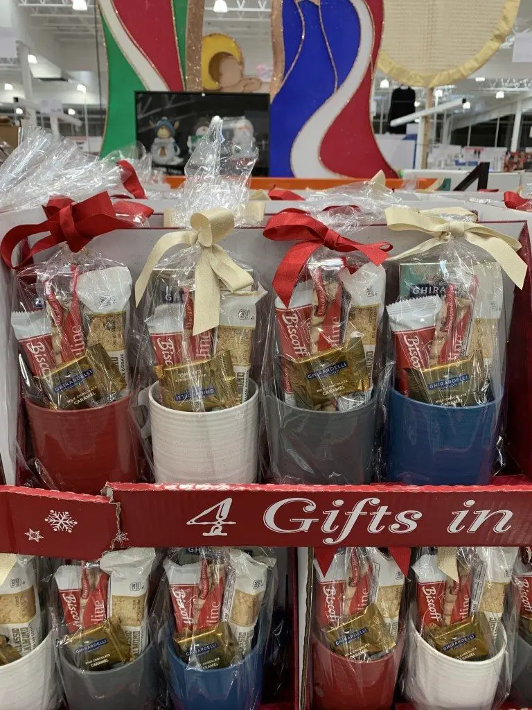 Costco Coffee Mugs, 4 Piece Break Apart Holiday Gift Set