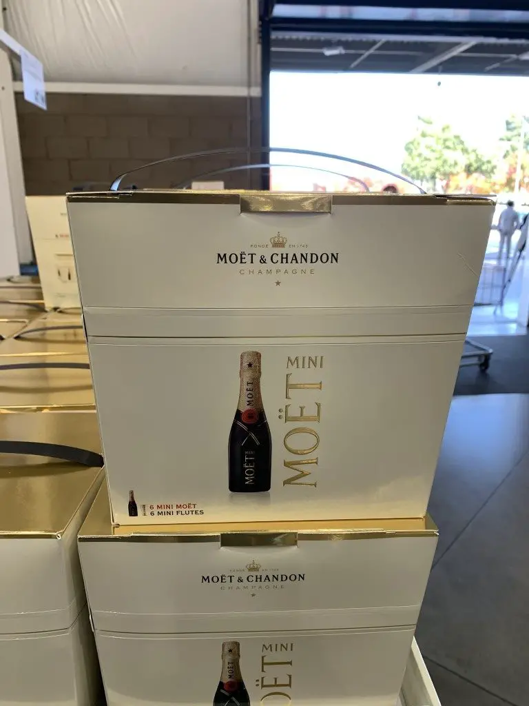 Moet & Chandon Imperial Brut (6 x 187ml Mini Bottles with Sippers